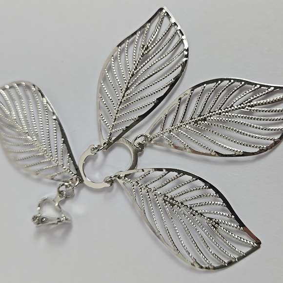 Silver Intricate Leaf Drop Clip On  Earrings Vtg Style - Picture 10 of 11